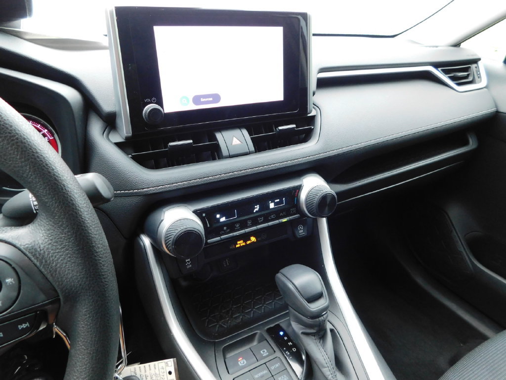 Used 2024 Toyota RAV4 LE AWD/4WD image 31