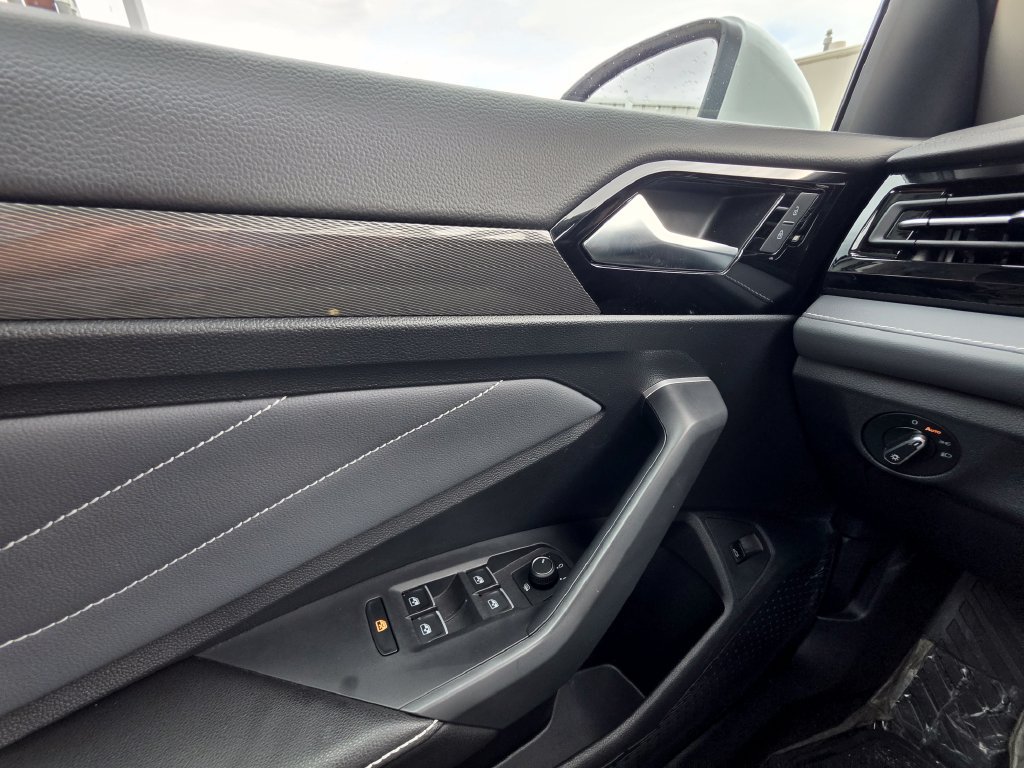 Certified 2026 Volkswagen Jetta SEL FWD image 12