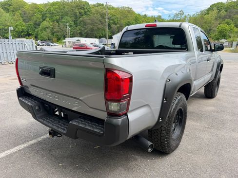 Used 2018 Toyota Tacoma SR AWD/4WD image 10