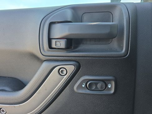 Used 2018 Jeep Wrangler Unlimited Sport S image 25