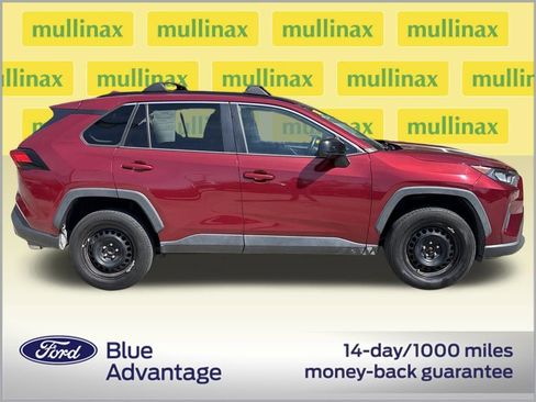Used 2019 Toyota RAV4 LE image 2