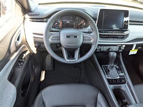 New 2026 Jeep Compass Latitude image 25