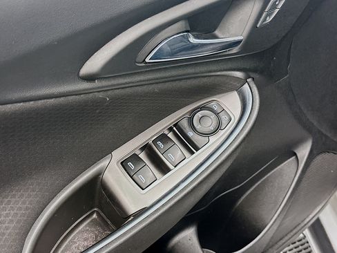 Used 2019 Chevrolet Malibu LT FWD image 15