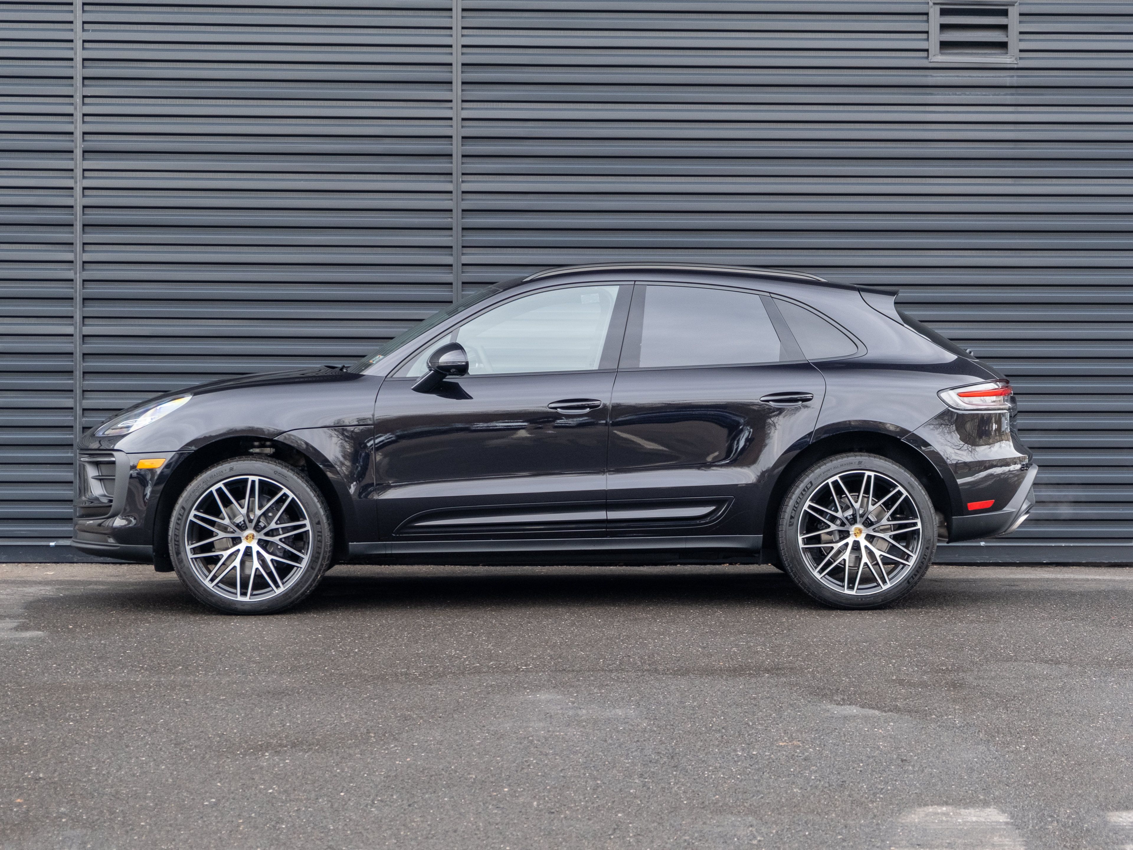 Certified 2026 Porsche Macan AWD/4WD image 2