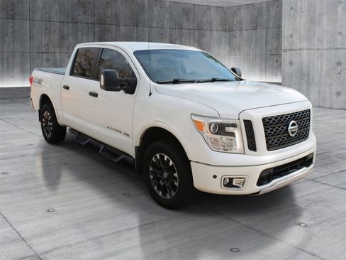 Used 2018 Nissan Titan PRO-4X w/ Pro-4x Convenience Package image 7