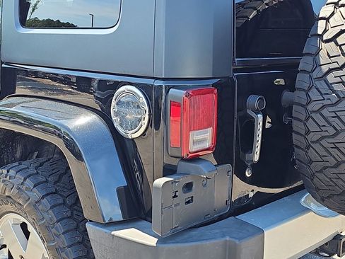 Used 2010 Jeep Wrangler Unlimited Sahara w/ Dual Top Group AWD/4WD image 37