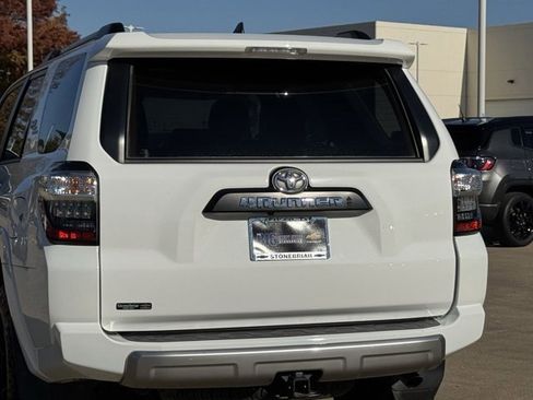 Used 2022 Toyota 4Runner TRD Off-Road image 8