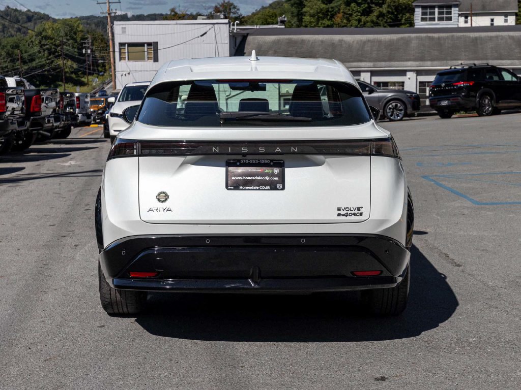 Used 2024 Nissan Ariya AWD image 5