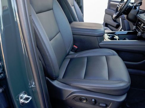 Used 2025 Chevrolet Suburban Z71 w/ Comfort Package image 14