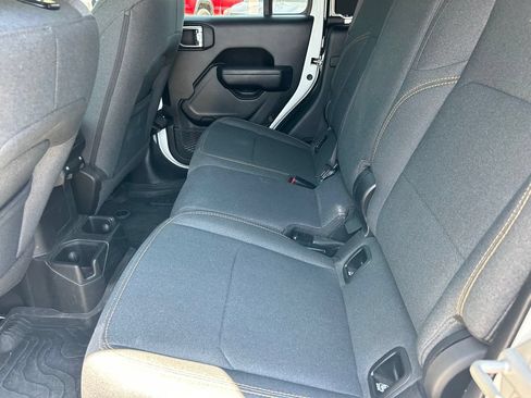 Used 2024 Jeep Gladiator Sport AWD/4WD image 16