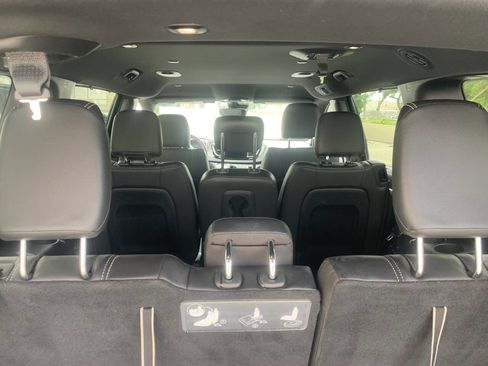 Used 2019 Chrysler Pacifica Touring-L FWD image 32