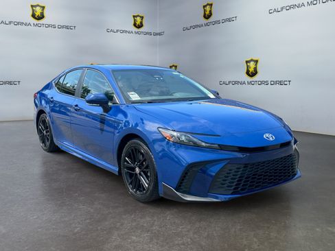 Used 2025 Toyota Camry SE FWD image 7