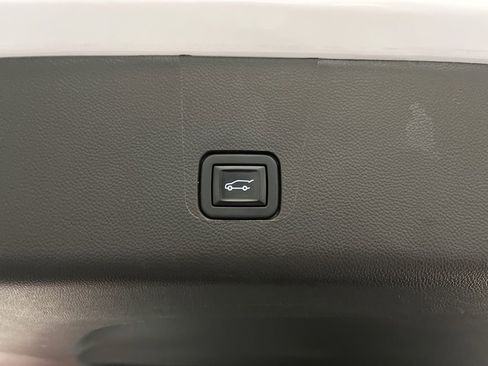 Used 2023 Chevrolet Traverse High Country AWD/4WD image 26