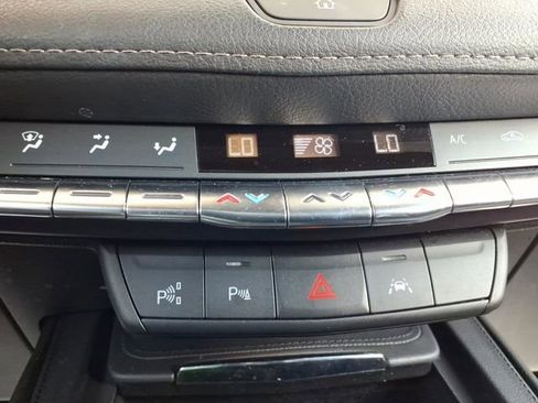 Used 2022 Cadillac XT4 Premium Luxury w/ Enhanced Visibility Package FWD image 32