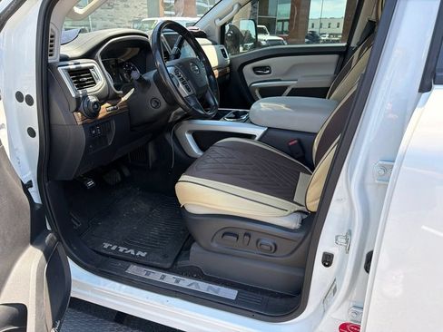Used 2020 Nissan Titan SL w/ Moonroof Package AWD/4WD image 9