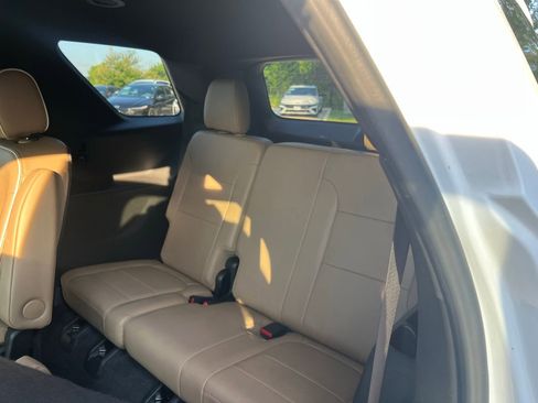 Used 2023 Chevrolet Traverse Premier FWD image 19