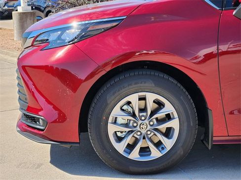 New 2026 Toyota Sienna XLE image 5