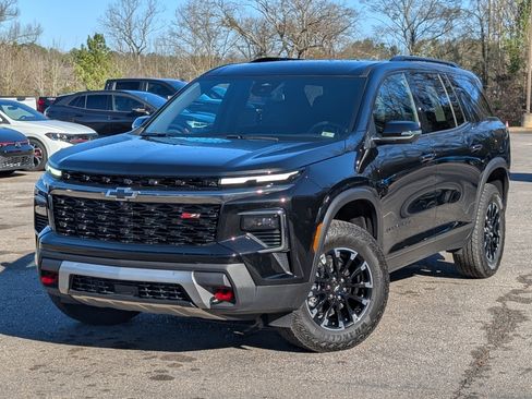 Used 2025 Chevrolet Traverse Z71 w/ Driver Confidence Package image 4