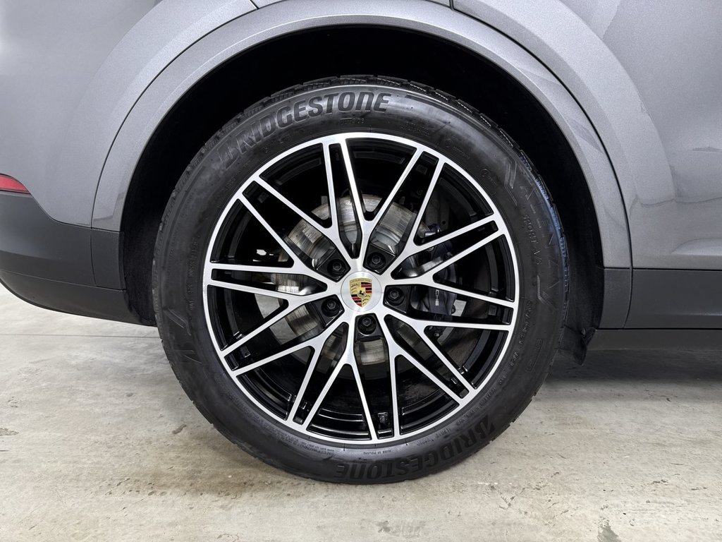 Certified 2024 Porsche Cayenne AWD/4WD image 16