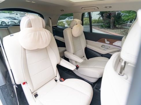 Used 2023 Mercedes-Benz GLS 450 4MATIC image 35