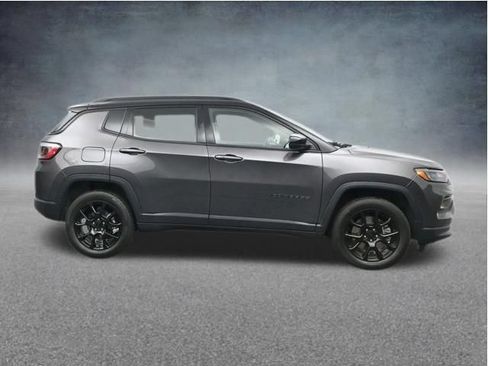 Used 2024 Jeep Compass Latitude AWD/4WD image 3