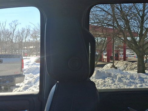 Used 2022 GMC Yukon XL Denali image 17