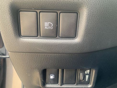 Used 2021 Toyota C-HR XLE image 10