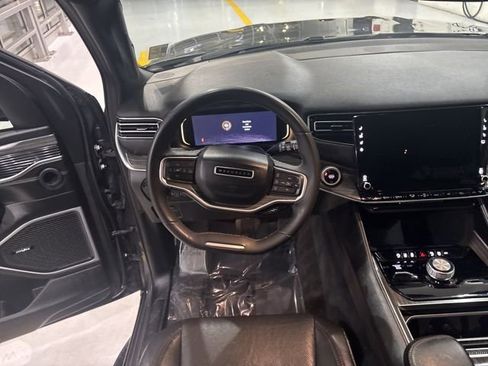 Used 2024 Jeep Wagoneer L Series II w/ Flexible Seating Group image 19