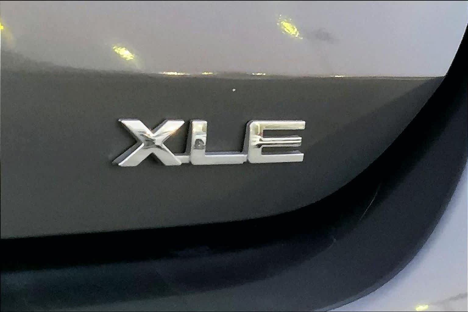 Used 2024 Toyota Highlander XLE FWD image 9