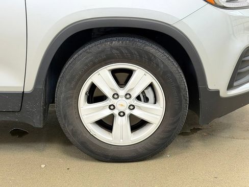 Used 2020 Chevrolet Trax LT w/ LT Convenience Package FWD image 4