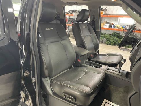 Used 2015 Nissan Frontier PRO-4X AWD/4WD image 23