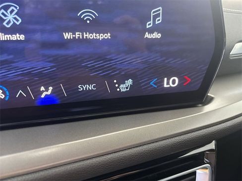 Certified 2025 Chevrolet Traverse LT image 32