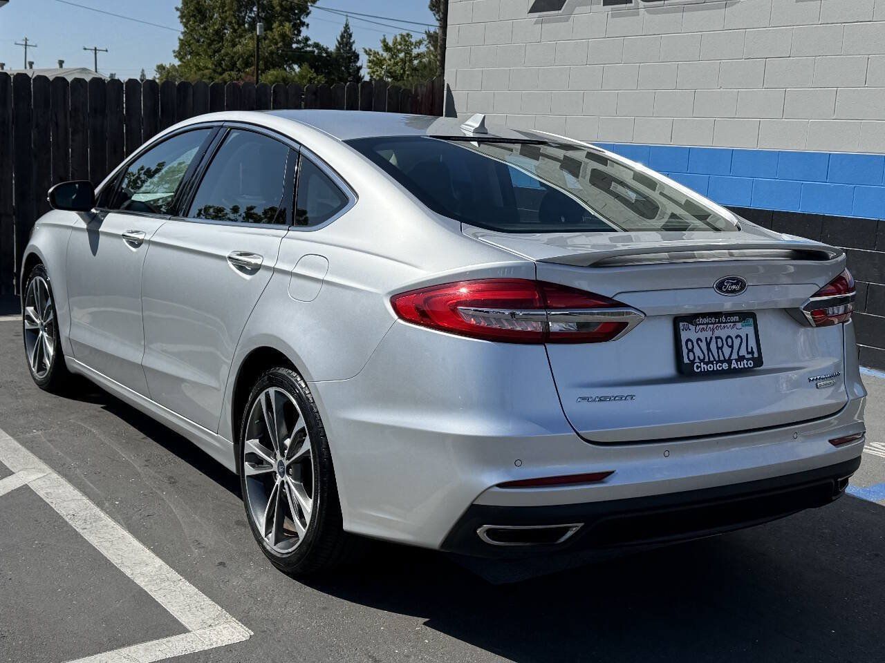 Used 2019 Ford Fusion Titanium FWD image 4