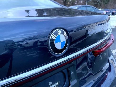 Used 2020 BMW 750i xDrive w/ Autobahn Package image 33