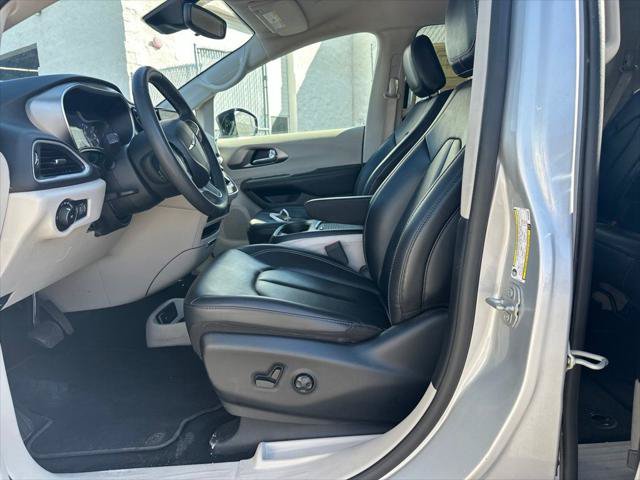 Certified 2024 Chrysler Pacifica Touring-L FWD image 13