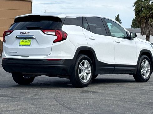 Used 2024 GMC Terrain SLE image 10