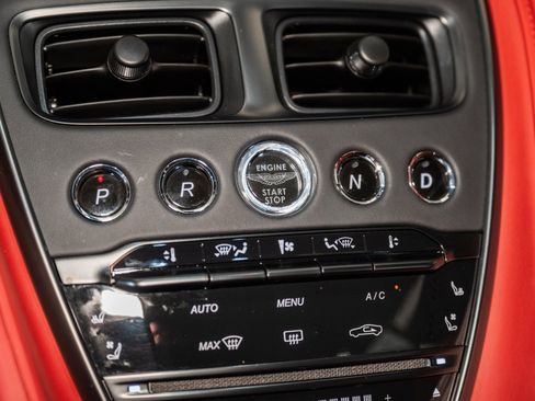 Used 2023 Aston Martin DB11 Coupe image 27