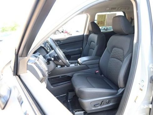 Certified 2025 Nissan Pathfinder SV AWD/4WD image 10