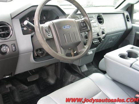 Used 2016 Ford F550 4x4 SuperCab Super Duty image 2