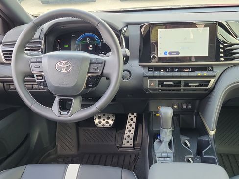 Used 2025 Toyota Camry SE image 19