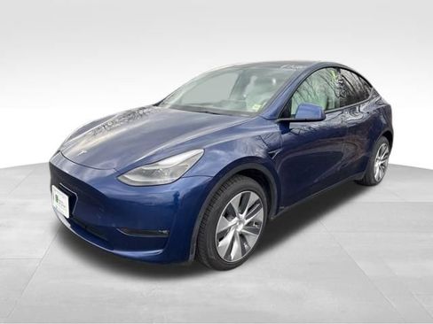 Used 2023 Tesla Model Y Long Range image 3