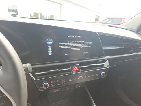 Used 2023 Kia Niro SX Touring FWD image 16