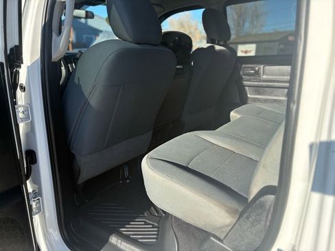 Used 2018 RAM 3500 Tradesman w/ Chrome Appearance Group AWD/4WD image 18
