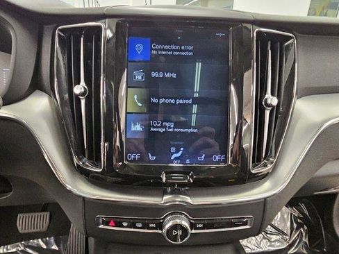 Used 2019 Volvo XC60 T5 Momentum image 16