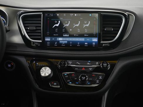 Used 2022 Chrysler Pacifica Limited w/ S Appearance Package image 16