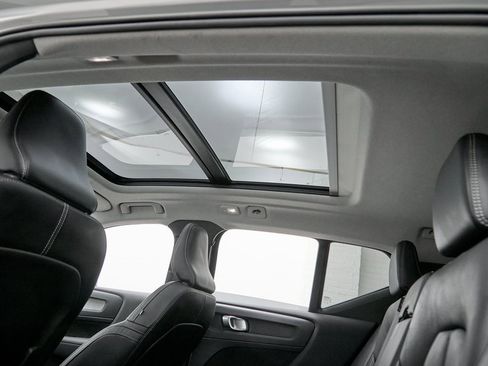 Used 2023 Volvo XC40 B5 Ultimate w/ Protection Package Premier image 23