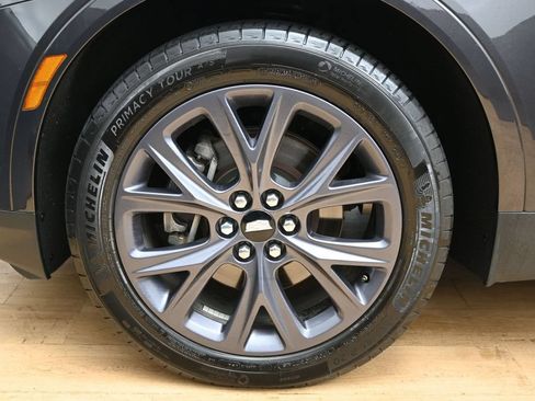 Used 2018 Cadillac XT5 Luxury w/ LPO, Black Ice Package AWD/4WD image 12