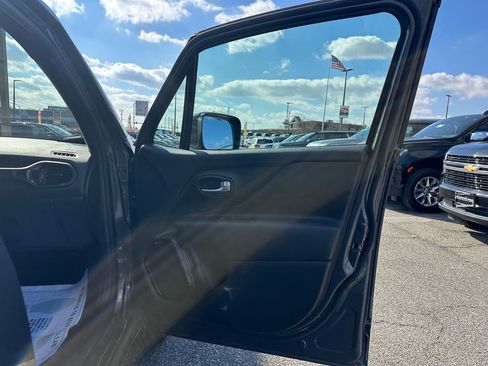 Used 2022 Jeep Renegade Altitude w/ Convenience Group AWD/4WD image 21