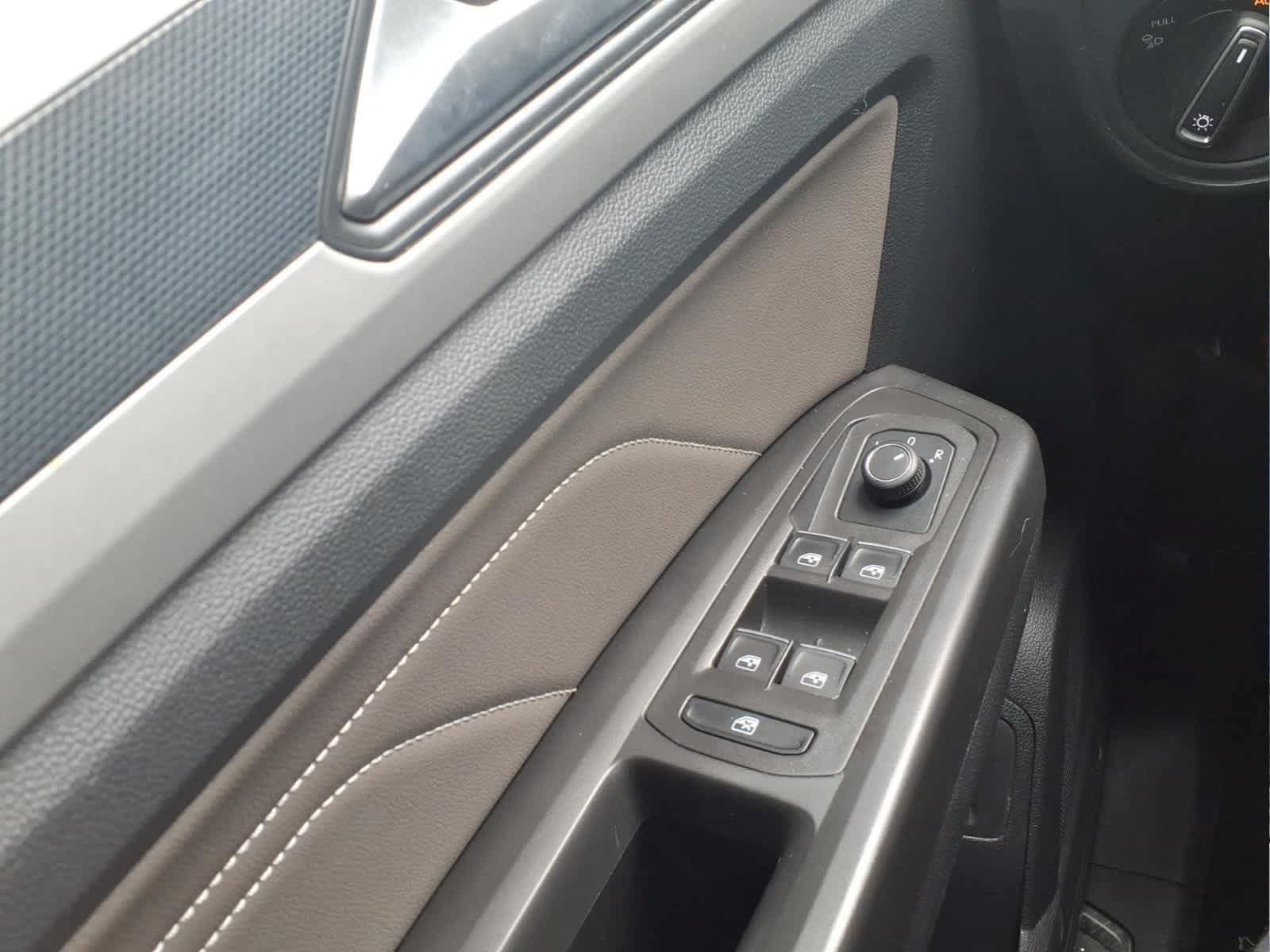 Used 2022 Volkswagen Atlas Cross Sport SEL R-Line AWD/4WD image 25