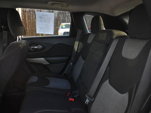 Used 2018 Jeep Cherokee Latitude w/ Altitude Package image 13